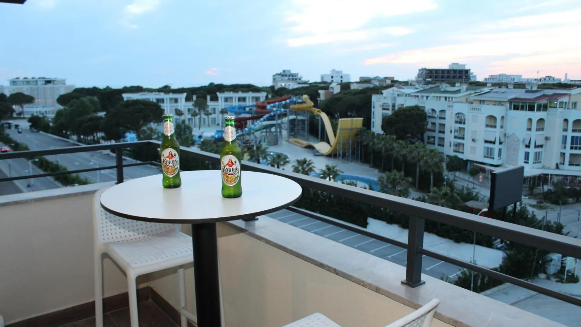 Savana Modern Apartment By The Sea ゴーレム